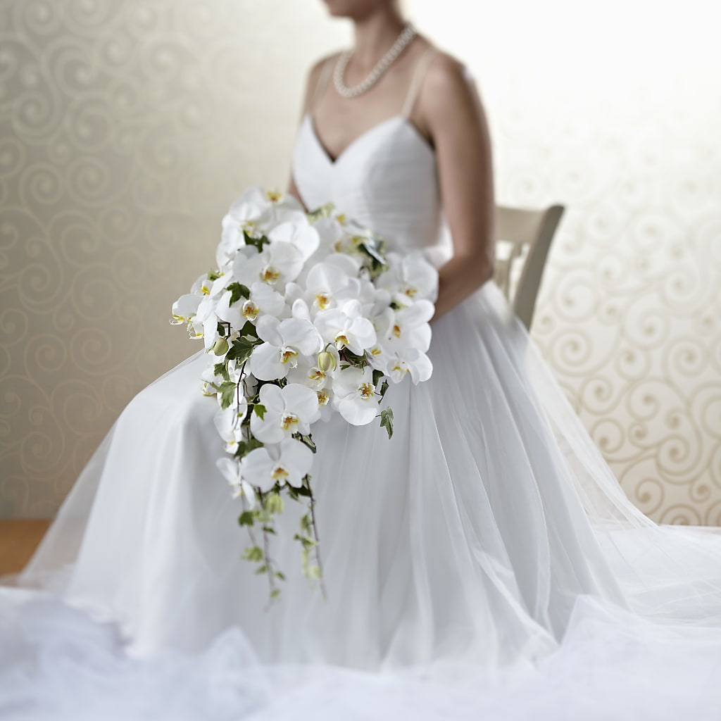 Classic White Bouquet – SUSPENDED IN TIME FLORAL & PRESERVATION, Syracuse UT