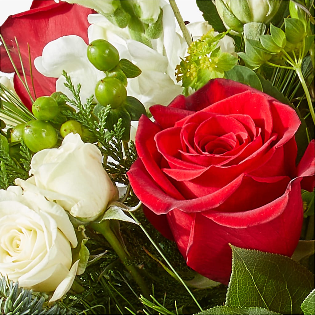 Deck the Halls Bouquet – SUSPENDED IN TIME FLORAL & PRESERVATION, Syracuse UT